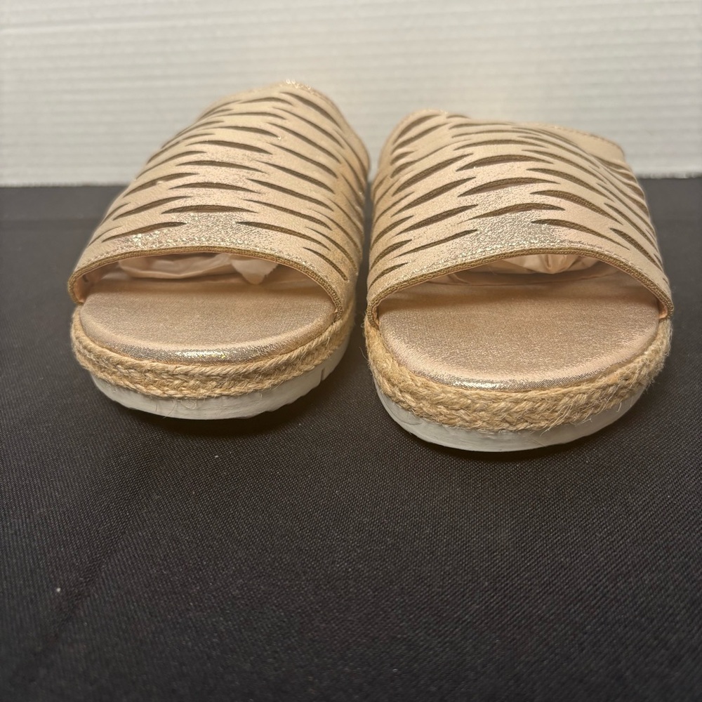 Natural Breeze women’s Gold Metallic Slide Sandals Sz-11 NWOB